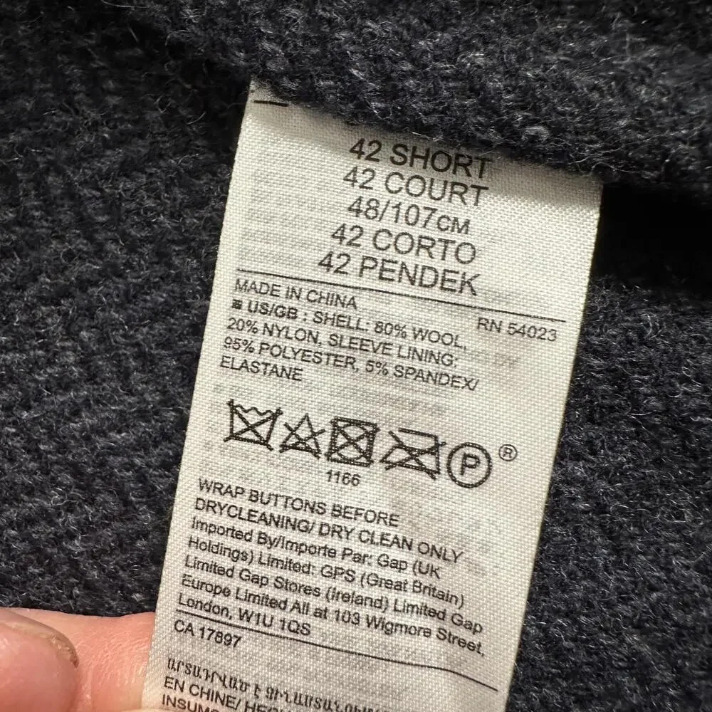 Banana Republic closure lining origin